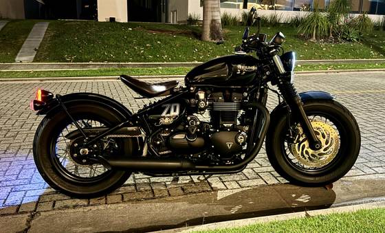 TRIUMPH BONNEVILLE BOBBER 1200 